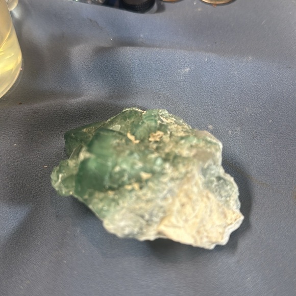 Raw natural fluorite specimen 110 g 3 in.³ UV reactive, - Picture 3 of 5